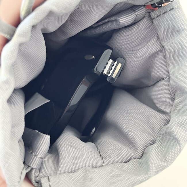 「全色買っちゃいました」無印良品の“かさばらないポーチ”片手でガバッと開いて使いやすい！「家族の分も買いました！」「さっと取り出せて、しまうのも楽」