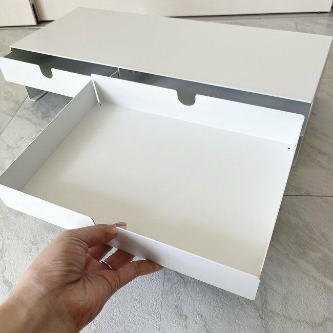 猫背が予防できて嬉しい…!ニトリの「収納できるモニター台」机の上のごちゃごちゃもスッキリした!