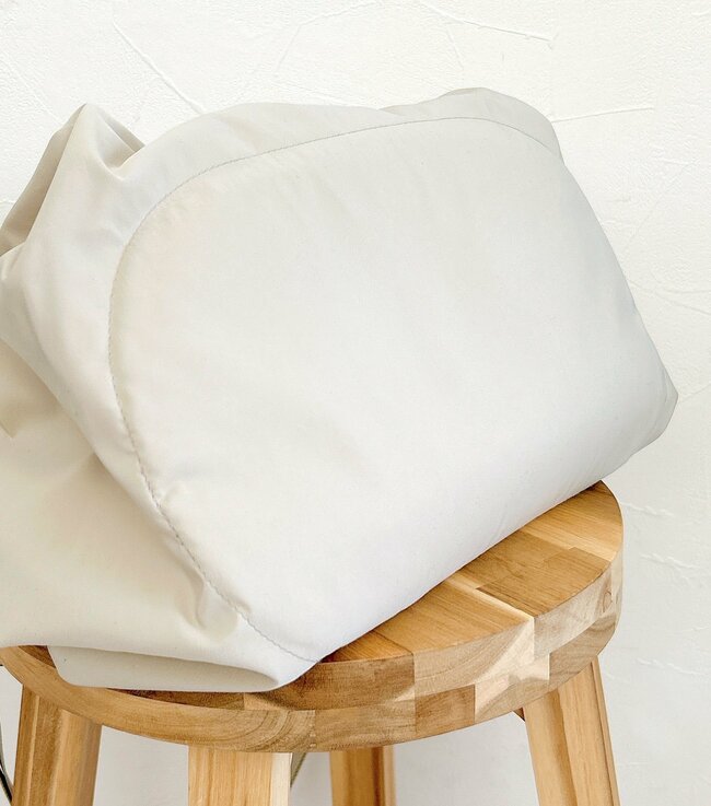 「かわいい!買わずにいられなかった」ユニクロCの“めちゃ軽バッグ”ガバッと開いて楽ちんすぎる…!「使い心地最高です」「見た目以上に入る」