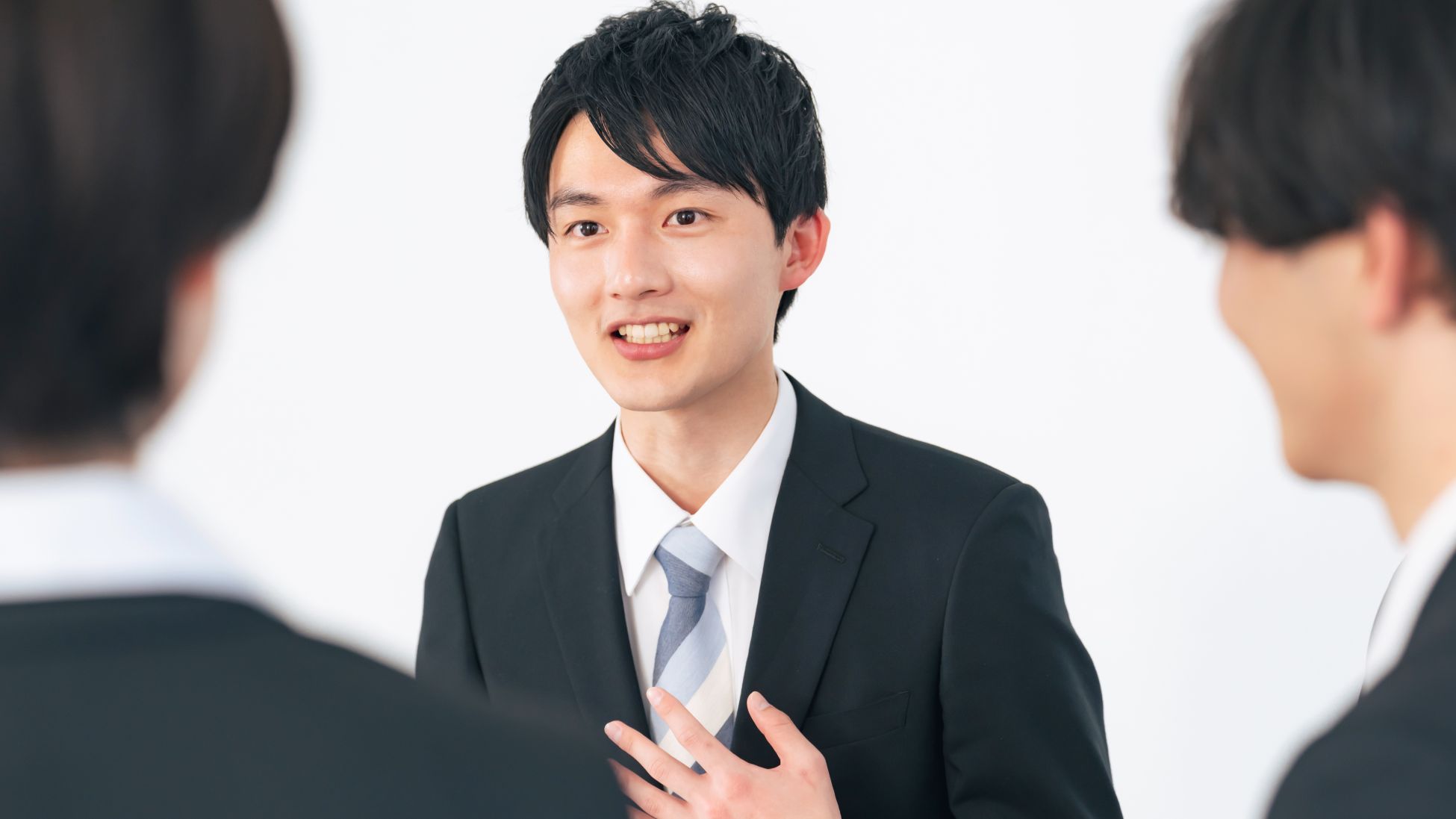 新卒社員の男性たち