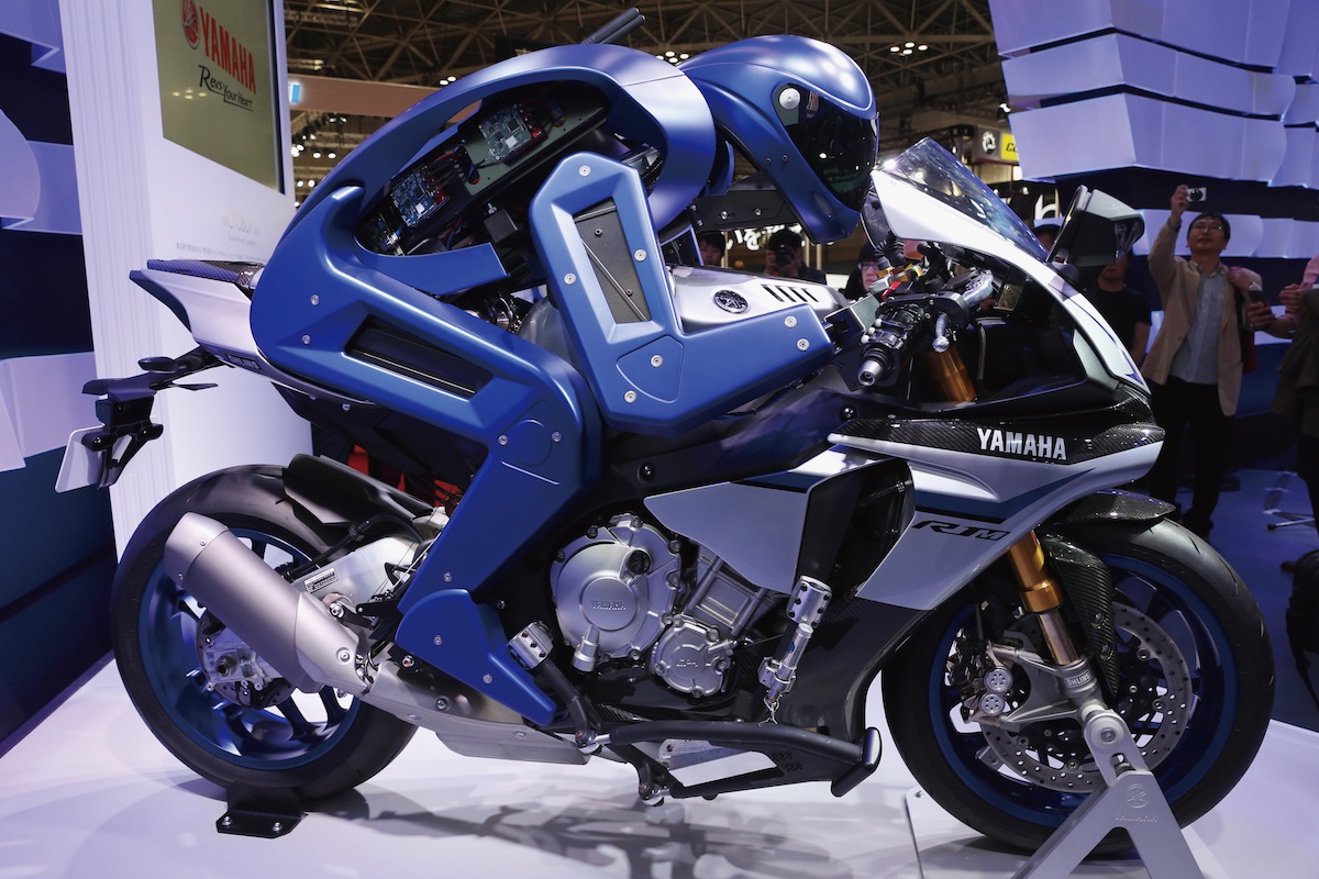 ヤマハのバイク運転ロボットは「人中心」イノベーションの手本だ