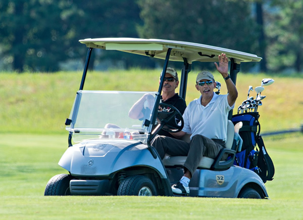 【秘蔵写真満載の新連載・第1回】<br />懸案山積もオバマ大統領2週間の夏休みへ <br />写真で振り返る歴代大統領のオフショット