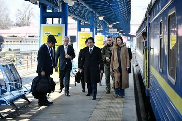 岸田首相がキーウ訪問、習氏訪ロと同時期に