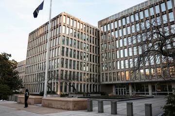 トランプ政権、キャリア公務員の解雇容易に　5万人対象