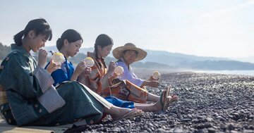 ラストに登場してぜんぶ持って行った“紫の女”は誰？「アンパンマン配色説」がネットで話題【あんぱん第14回レビュー】