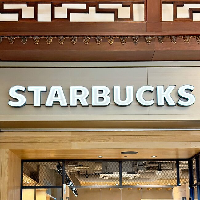 【スタバ】朝イチで買っちゃった！可愛すぎる「夜空みたいなタンブラー」満月とウサギのデザインがたまらない！《購入レビュー》