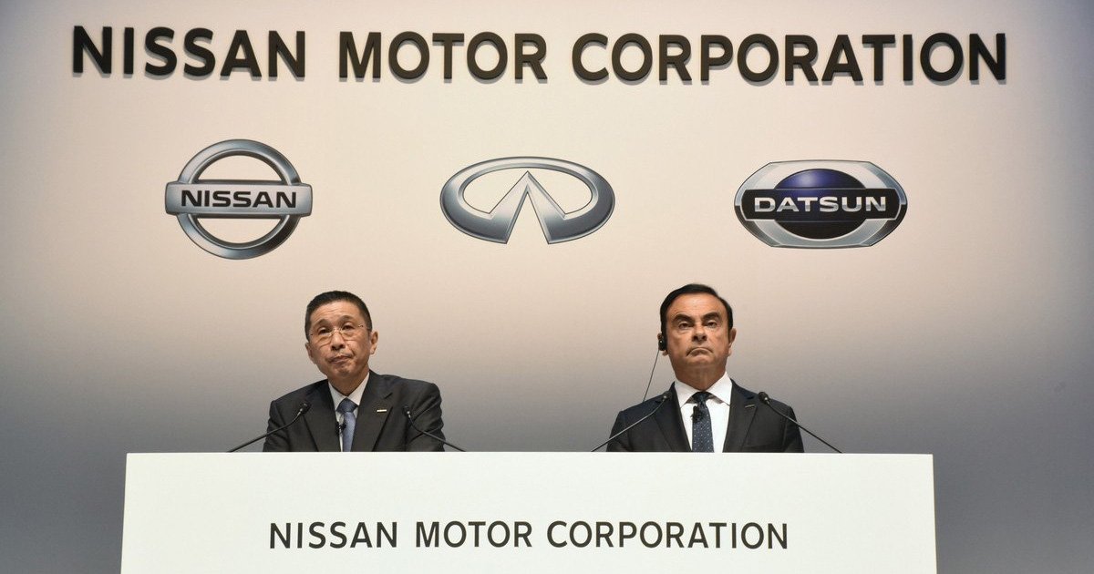 日産自動車の株主総会に出席したカルロス・ゴーン会長（右）と西川広人社長＝2018年6月26日、横浜市西区［同社提供］　Photo:時事通信フォト