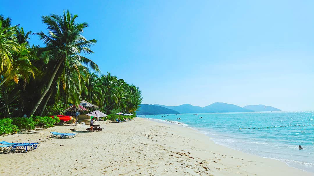 マレーシアのペナン島のビーチ