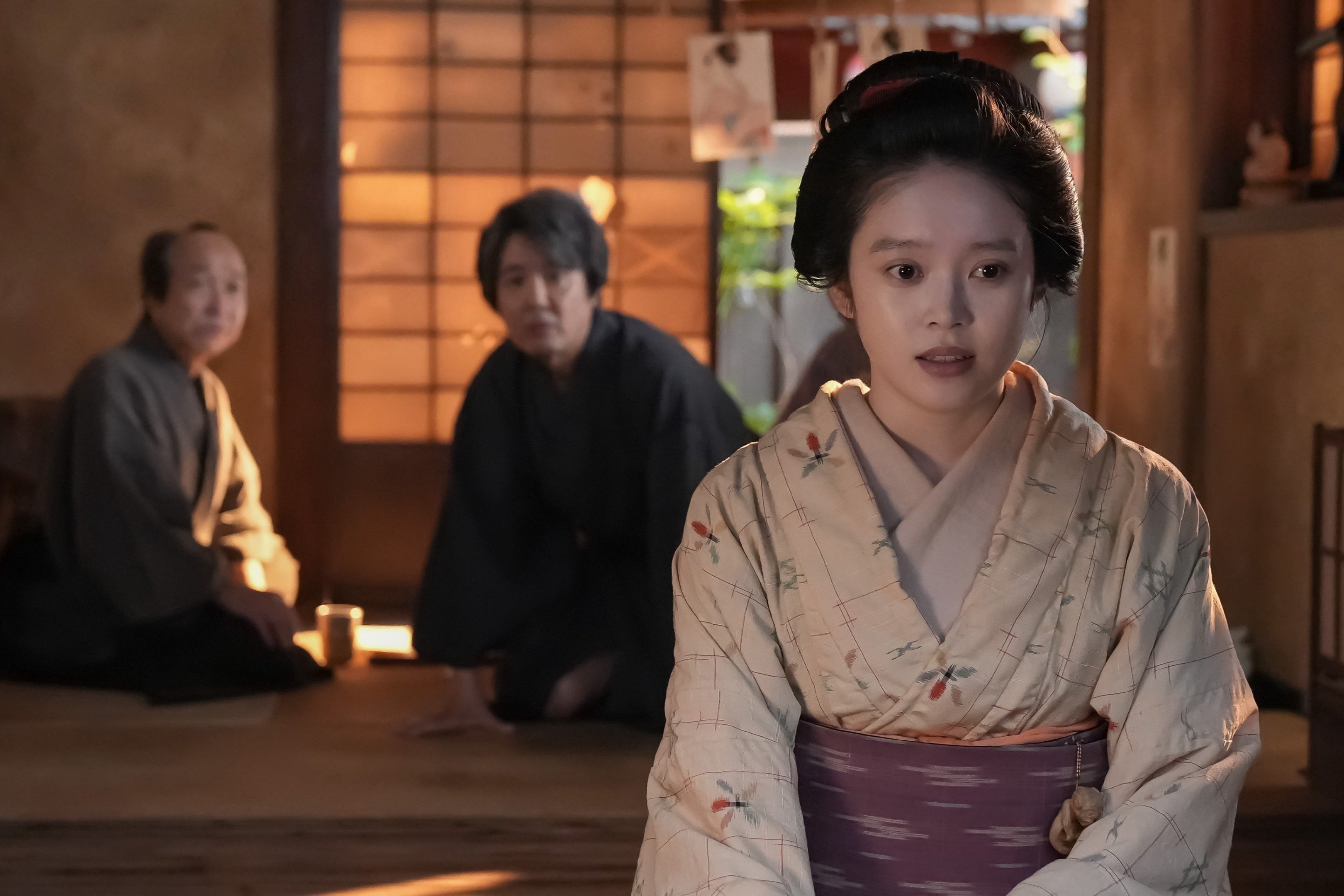 結婚初夜なのに…ロウソク持って仁王立ち！真実明かさぬ新妻に“異人の夫”が詰め寄った〈ばけばけ第67回〉