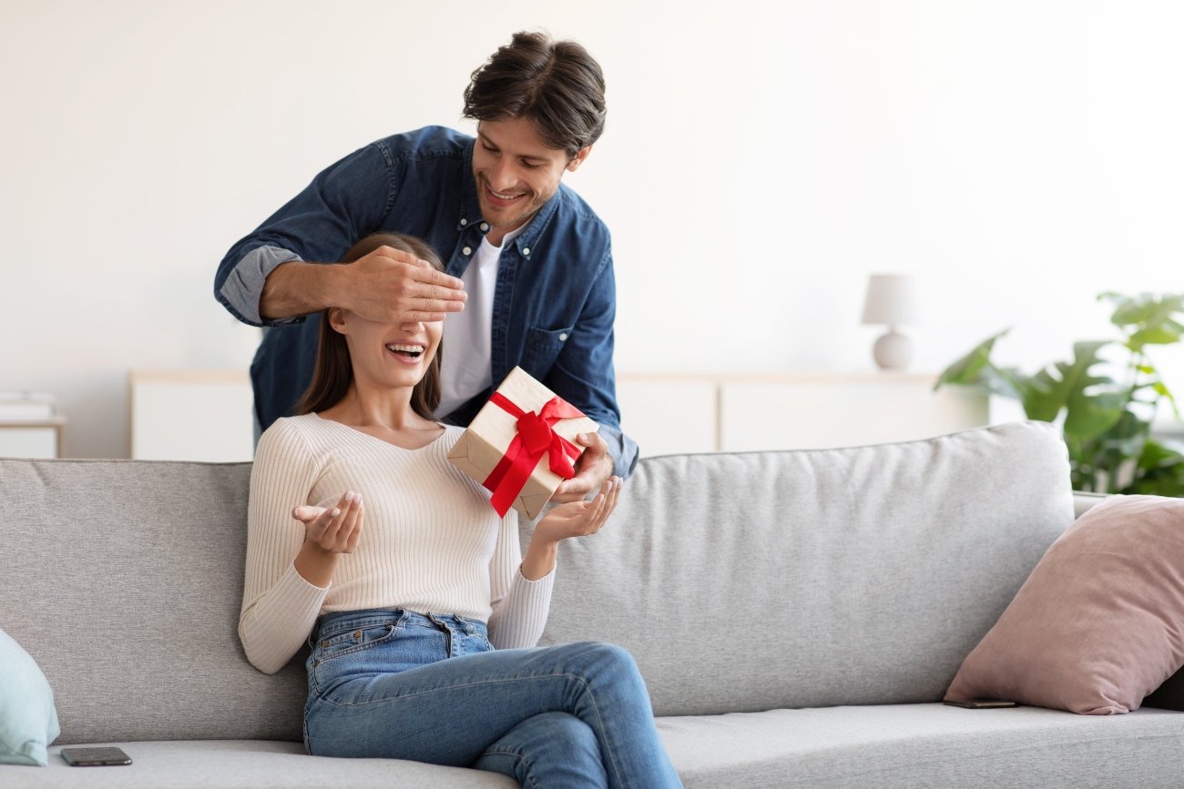 【ホワイトデー】せっかくの「お返し」が台無しに…センスのない人の「プレゼントの渡し方」とは