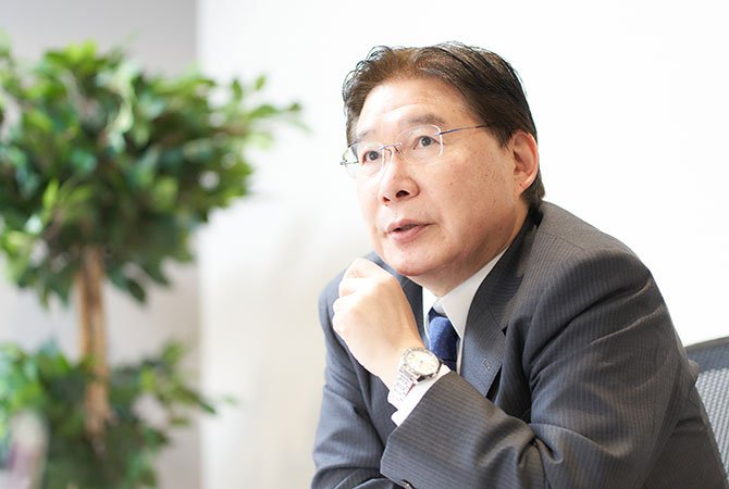 慶應義塾大学 環境情報学部
工学博士 手塚 悟 教授