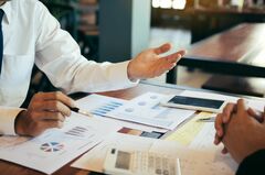 SPAC熱に乗じるPE投資会社、問題は資金の出どころ