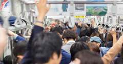 通勤ラッシュで混雑やアポ遅刻を避けるための賢い方法とは