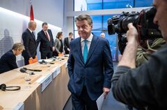 UBS、クレディ・スイス買収で合意　約4000億円