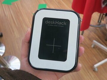 普通の机をワイヤレス充電器に変身させるガジェット