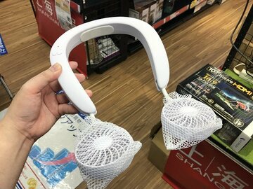 顔も首筋もダブルで涼しい！ 冷却プレート内蔵のネッククーラー