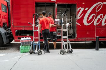 米コカ・コーラとマック、需要なお旺盛