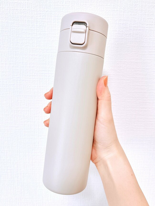 ペットボトルを買う回数が減りました!無印良品の「新作ボトル」8時間たっても氷が溶けなくてすごい…!