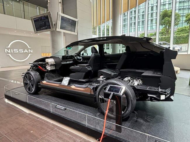 新型リーフが車体を共有する、「アリア」の技術カットモデル