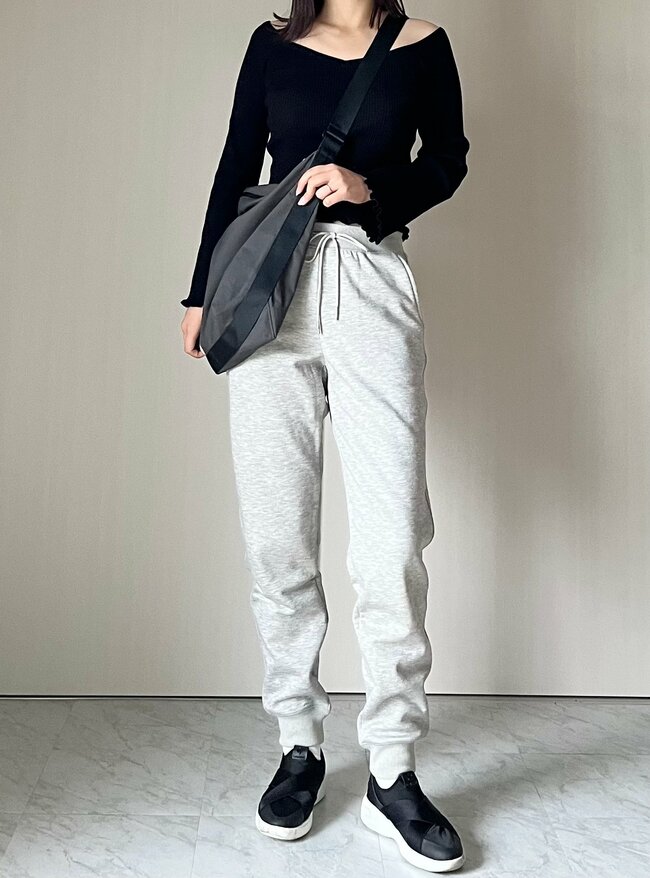 「大好きすぎて3本目買いました」ユニクロの“ぽかぽかパンツ”くるぶしまで暖かくて感動した！「冬のテーマパークでも防寒バッチリ」「シルエットが細身で綺麗」