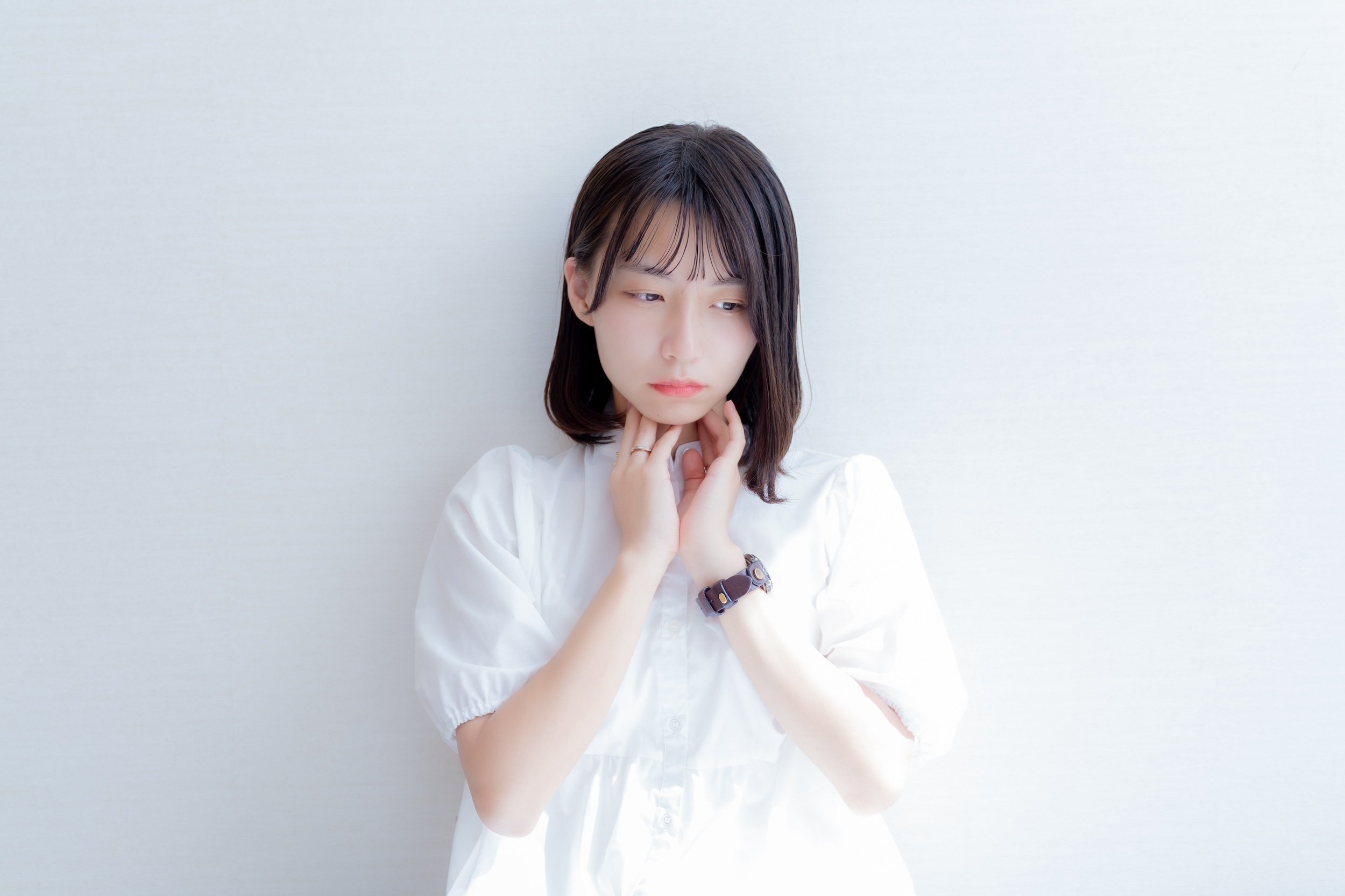 【とつぜん喉が詰まる?】ストレスで呼吸が止まる「咽頭喉頭異常感症(ヒステリー球)」とは?