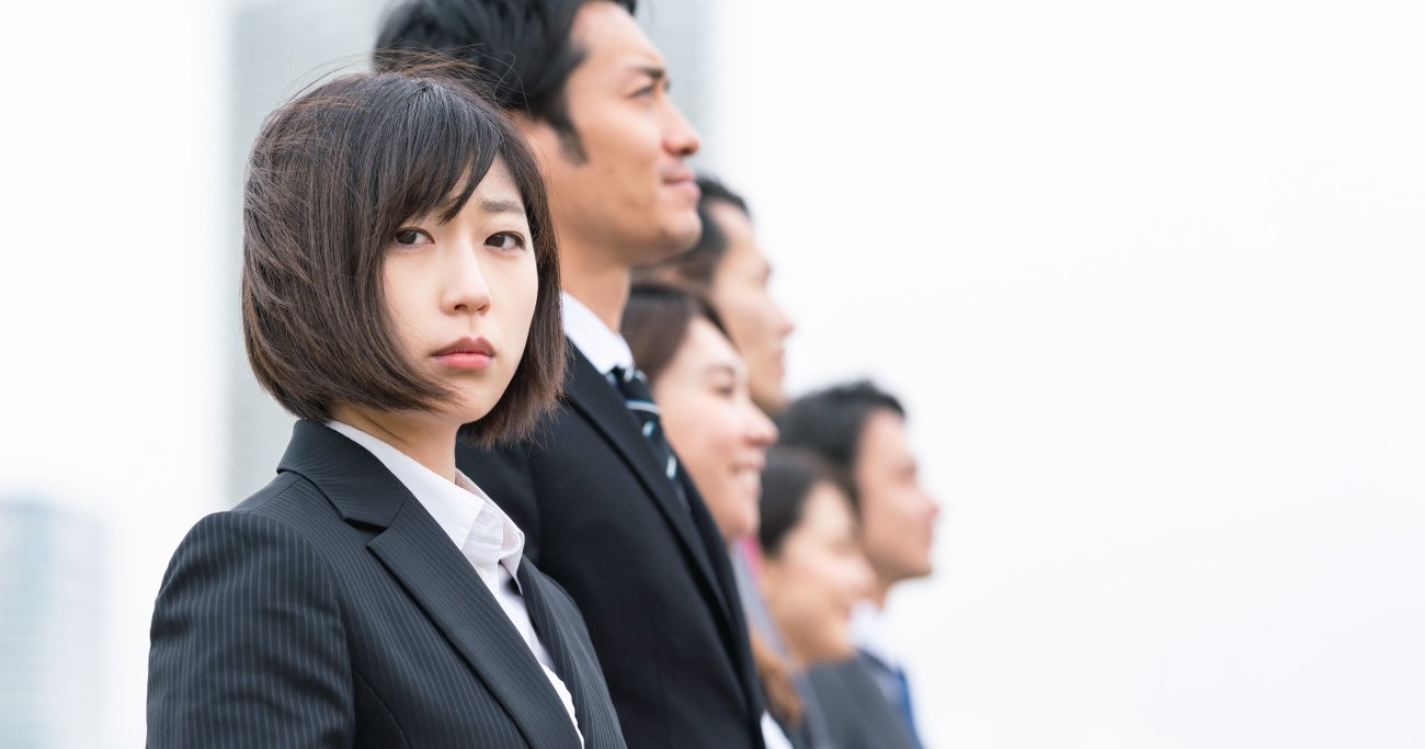 知らぬ間に若手社員も苦しんでいく？「会社の仲良しグループ」に見られるたった1つの弊害