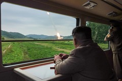 北朝鮮、ロシアへの兵器供給拡大　衛星画像が示す