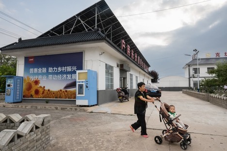 中国の「見えない壁」、人口減少に追い打ち