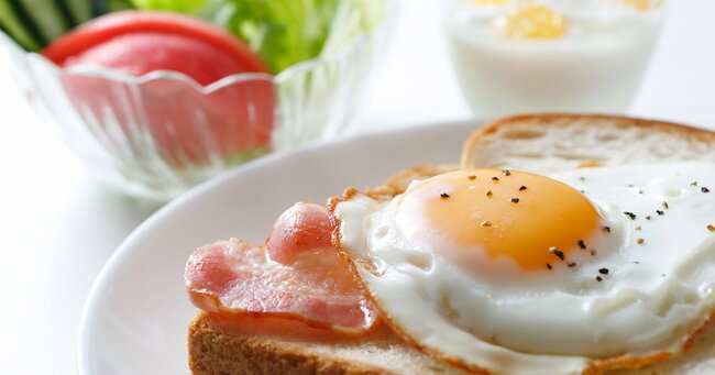 ダイエットで「朝食たっぷり夕食控えめ」は本当に効果的？研究結果とは