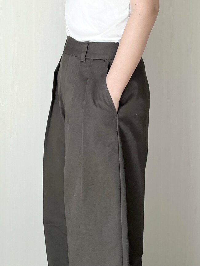 「形がめちゃくちゃ綺麗！」「色違いで買います」GUの“楽ちんワイドパンツ”ぽわんと膨らんだシルエットが可愛い！「お腹まわりもすっきり見える」