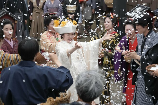 結婚相手の顔を見ずに「祝言を迎えるのがこわい」…朝ドラヒロインが“明治の常識”に物申す〈シャーロット・ケイト・フォックスのコメント付き・ばけばけ第10回〉