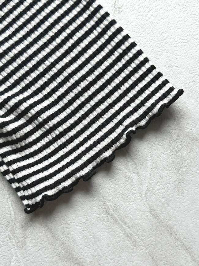 二の腕カバーの天才かも…！しまむらの「1089円トップス」がオンオフ着回せて何枚も欲しくなる！