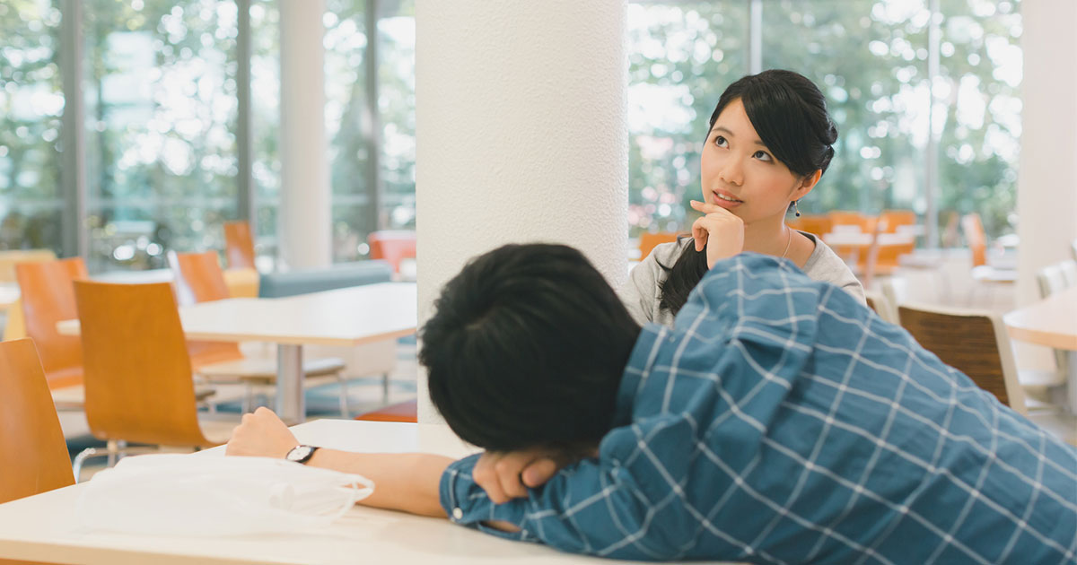 サッカーやAKBなど興味ない話題を延々と語られた際の満点の対応法とは？