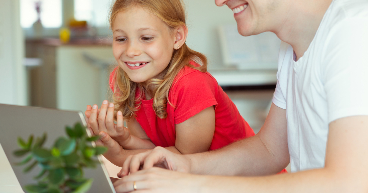 子どもの好奇心を育む親は「答えを教えずに、一緒に調べる」