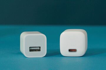 iPhone 12のベストな充電器はこれだ　WSJ記者レビュー