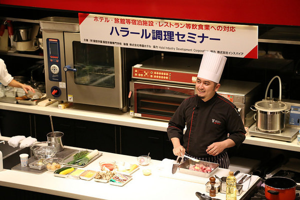日本はイスラム圏の観光客を呼び込めるか <br />飲食店が直面する「ハラール食」への希望と高い壁