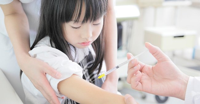 父親からの新型コロナ感染が多い子ども　ワクチン接種は必要ないの？　小児科医が回答