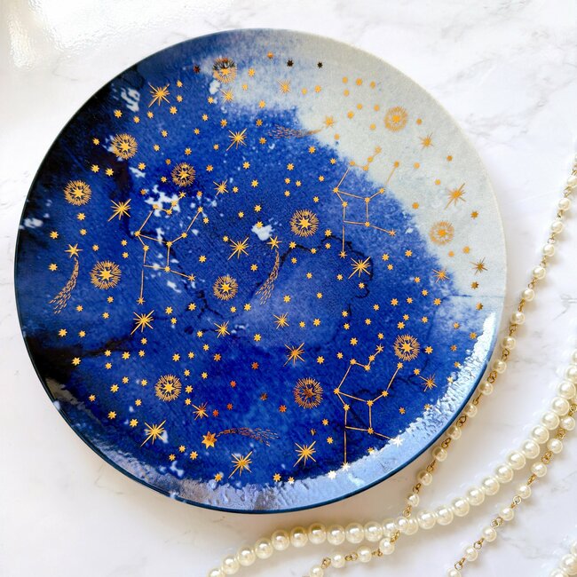 家のお皿、同じもので揃えたい！アフタヌーンティーの“星空みたいな食器”が素敵すぎる！「一目惚れで購入しました」「とてもロマンチック」《購入レビュー》