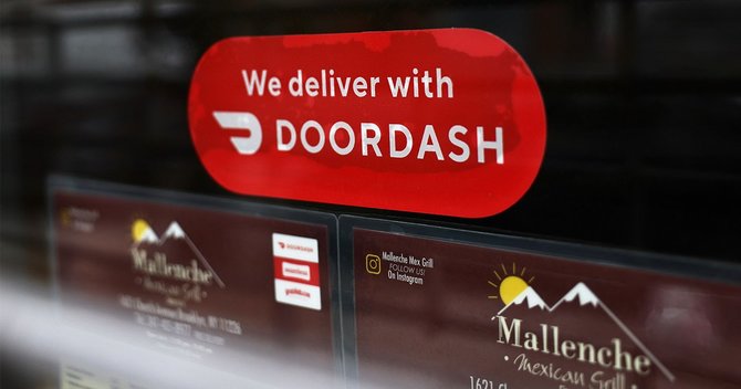 写真:DoorDash,ステッカー