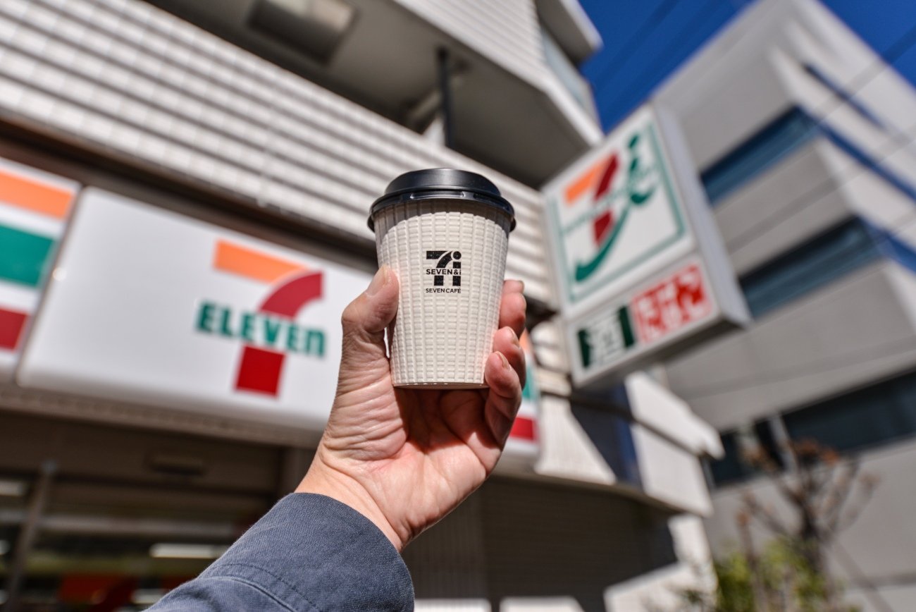 なぜセブンカフェのラージサイズはホットよりもアイスの方が高いのか?