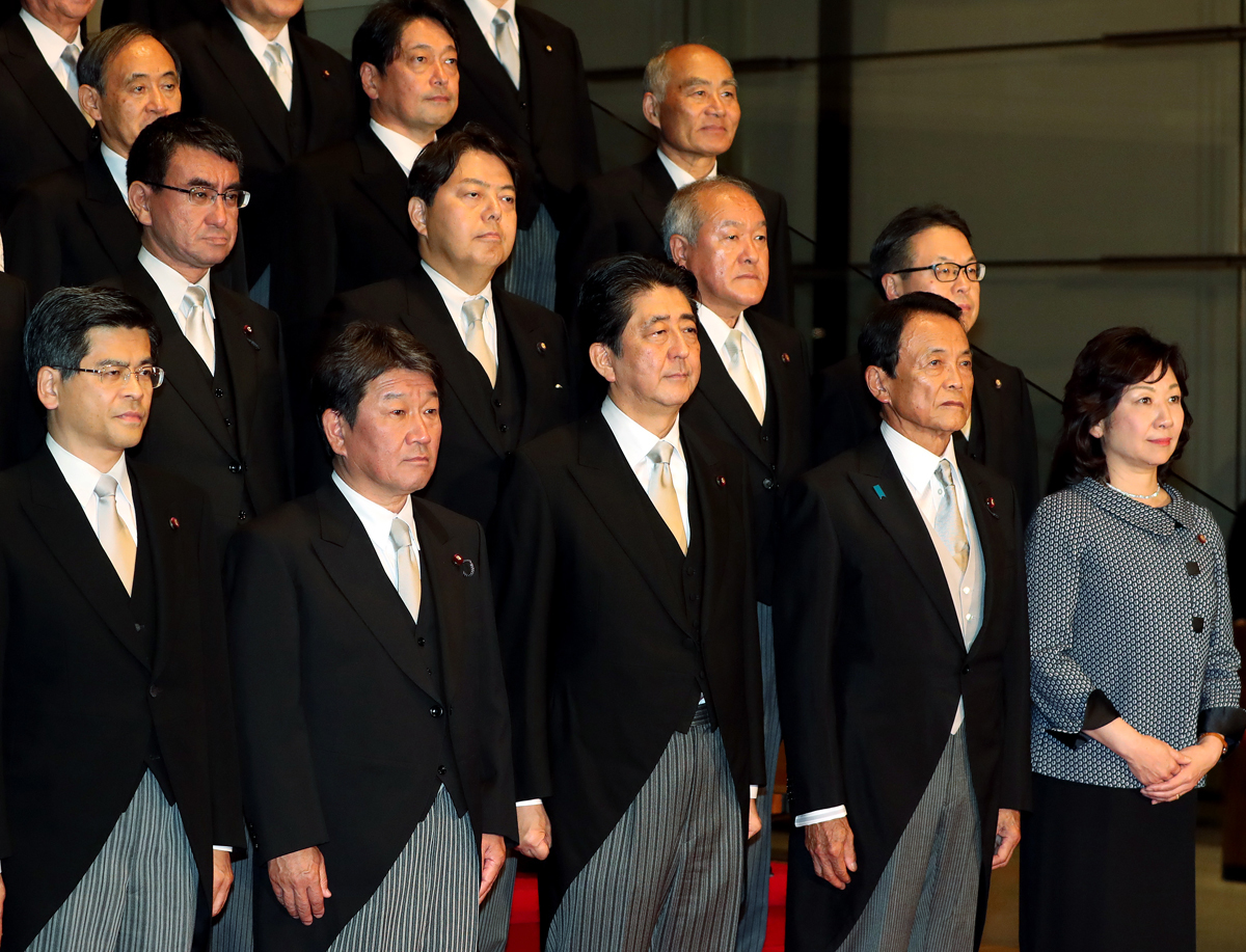 安倍改造内閣、永田町に飛び交う「安倍—岸田密約説」