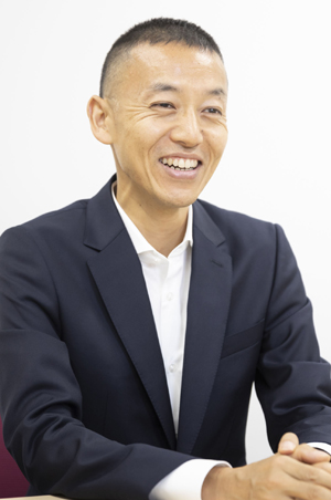 明和製紙原料　駒津慎社長