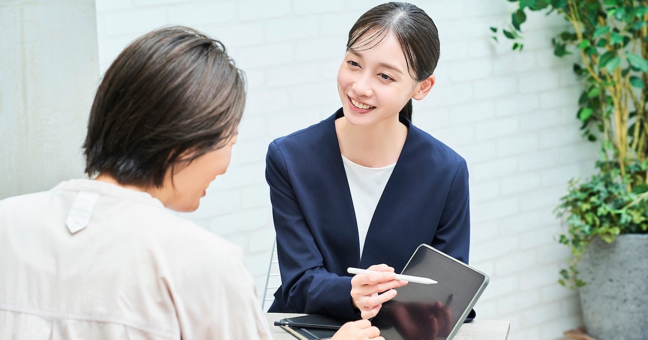 目立つけど「信頼されない人」と、内向的なのに「なぜか信頼される人」。たった1つの違いとは？