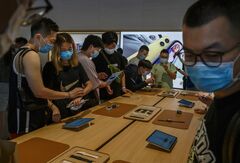 アップル、時価総額2兆ドル突破　株価は3月の2倍超に