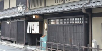 「ラグジュアリー リムジン」を京都で使ってみた！「ラグジュアリーカード」なら、大阪市や京都市の飲食店で食事する際にハイヤーで送迎してもらえる！