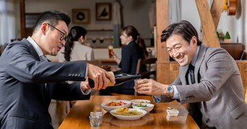 「今度飲みに行きましょう」では永遠に実現しない…誘い上手な人がチョイ足しする「ひと言」