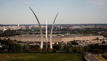 ウクライナ情勢、東欧派遣で数千人規模の米軍部隊に待機命令