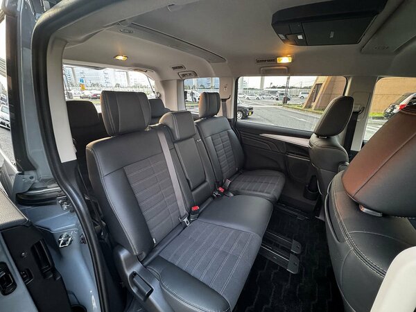 デリカD:5。3列目シートは狭い