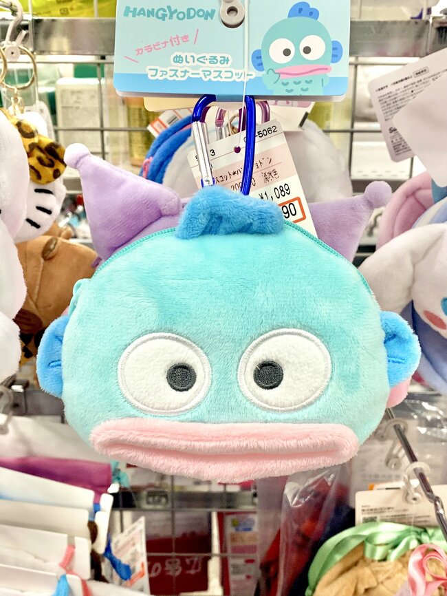 まさかのデザインに3度見した…！しまむら×サンリオの“おしりポーチ”インパクト抜群でかわいすぎる！