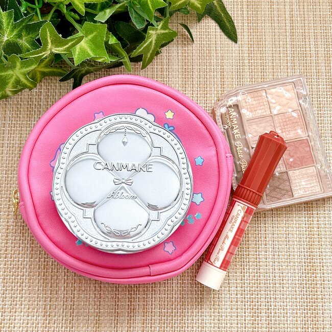 「世代だったので欲しい」「嬉しいです」しまむら×キキララの“レトロポーチ”が可愛すぎる！まんまるの形のポーチで、小物やコスメ、お金などを入れるのに便利なんです！